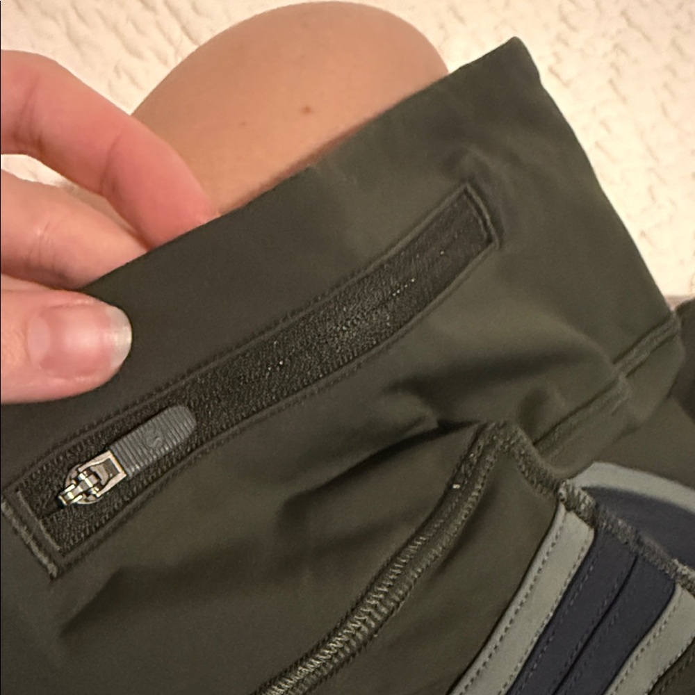 Lululemon Athletica Dark Green Leggings with Zipper Pocket - Picture 3 of 4